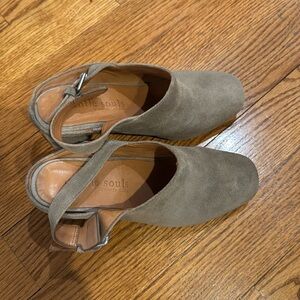 EUC- Gentle Souls - Beige Suede slingback clog. Size 8.